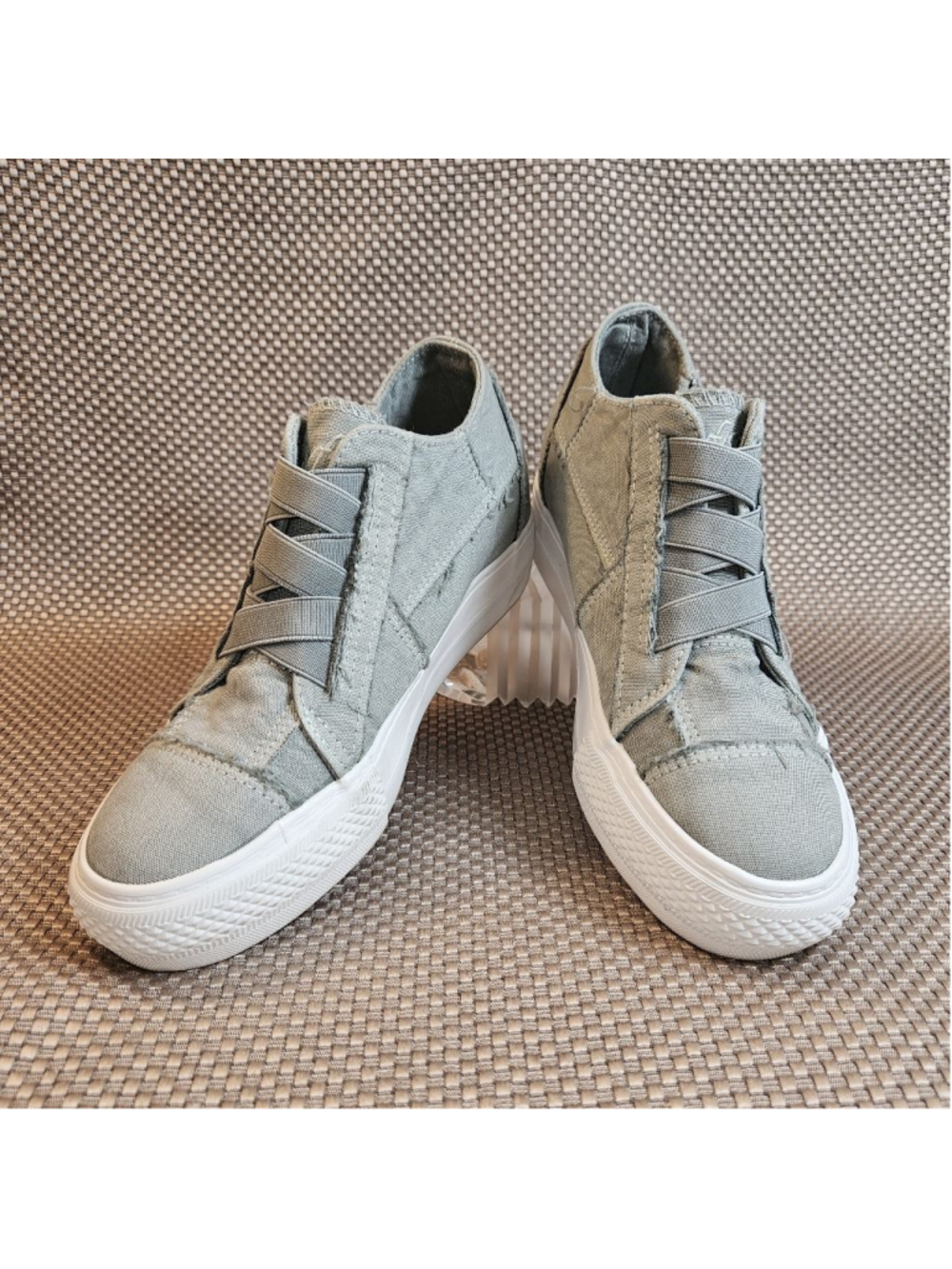 Blowfish Mamba Hidden Wedge Platform Sneaker Size 8 Sweet Grey Like New